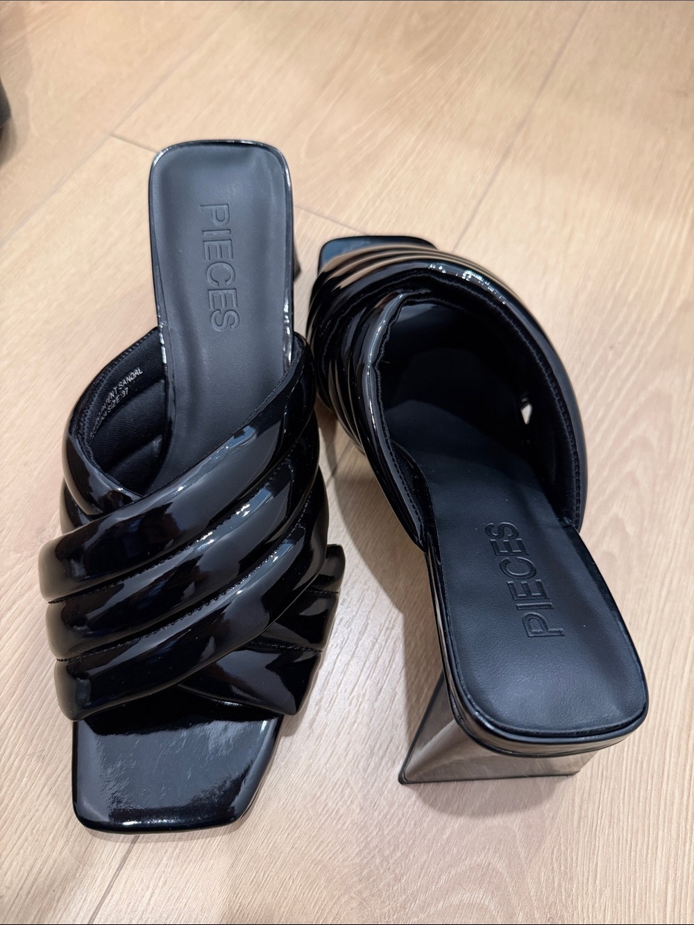 ✨Host pick✨Sleek Black Mules with Glossy Finishs Size 37